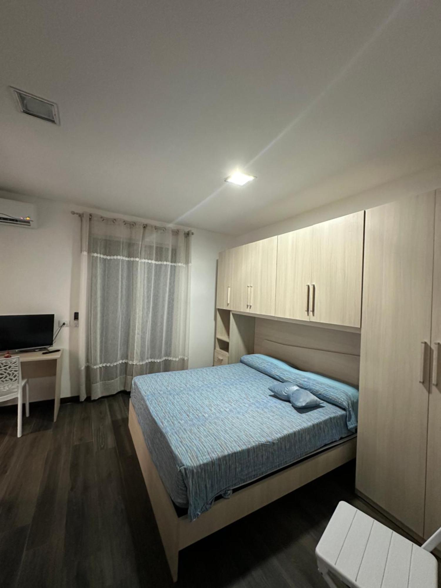 B&B Tucci 2 Ciro Marina Exterior photo